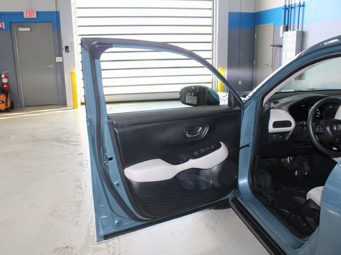 Certified 2023 Honda HR-V LX image 7