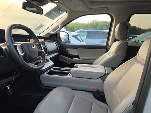 Used 2025 Ford Expedition Max Active RWD image 7