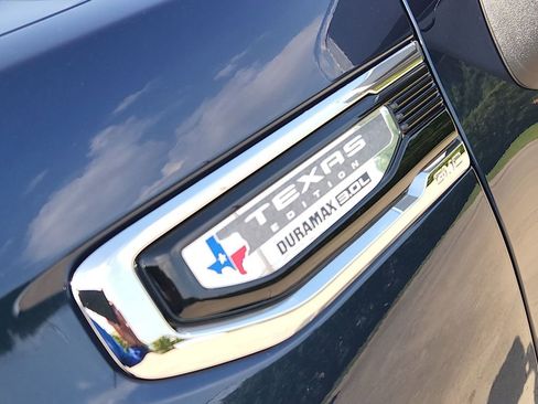 Used 2023 GMC Sierra 1500 SLT AWD/4WD image 32
