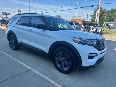 Certified 2023 Ford Explorer XLT w/ Equipment Group 202A RWD image 3