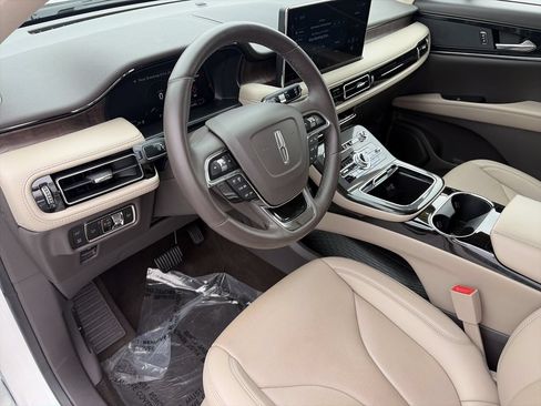 Used 2023 Lincoln Nautilus Reserve FWD image 11