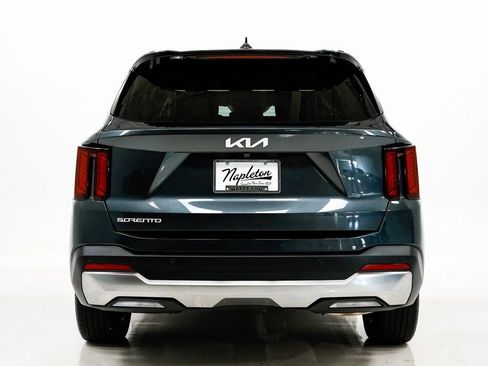 Certified 2024 Kia Sorento S image 31