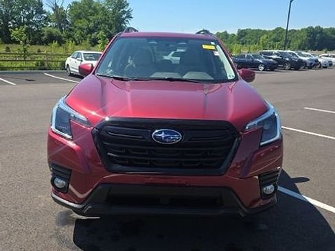 Used 2023 Subaru Forester Premium AWD/4WD image 2