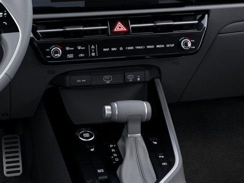 New 2025 Kia Niro EX Touring image 24