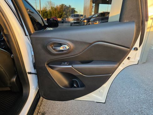 Used 2020 Jeep Cherokee Latitude Plus w/ Cold Weather Group image 14