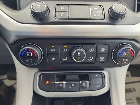 Certified 2023 GMC Acadia SLT w/ Trailering Package image 18