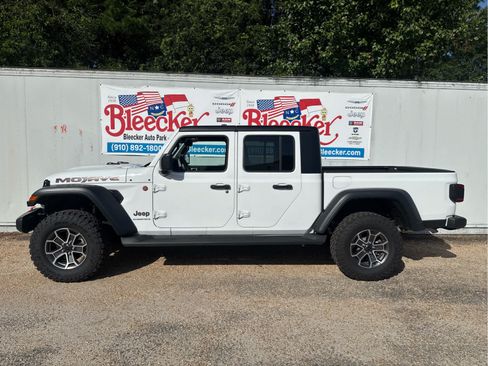 Used 2024 Jeep Gladiator Mojave w/ Technology Group AWD/4WD image 7