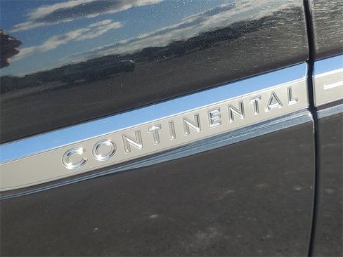 Used 2019 Lincoln Continental Reserve image 10