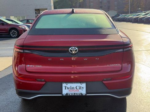 Used 2025 Toyota Crown Limited AWD (Natl) image 4