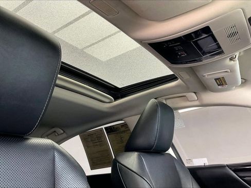 Used 2021 Lexus ES 300h w/ Premium Package image 24