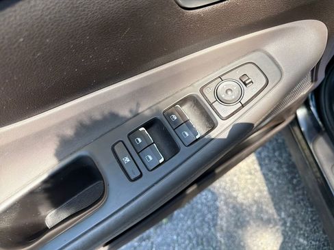 Used 2020 Hyundai Santa Fe SE FWD image 13