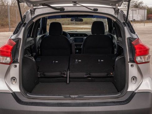 Used 2018 Nissan Kicks SV image 23