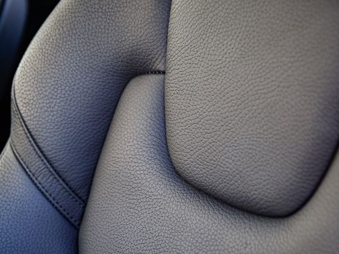 Used 2025 Volvo XC60 B5 Plus image 28