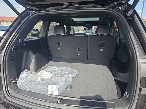 Used 2025 Jeep Grand Cherokee Limited w/ Black Appearance Package image 11