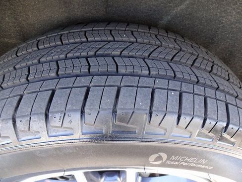 Used 2019 Jeep Grand Cherokee Limited image 39