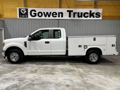 Used 2017 Ford F250 XL w/ Power Equipment Group RWD image 2