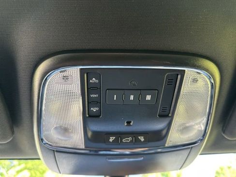 Used 2020 Jeep Grand Cherokee Limited w/ Premium Lighting Group AWD/4WD image 37