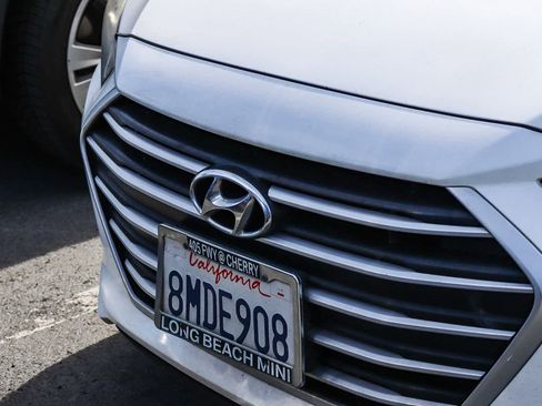 Used 2017 Hyundai Elantra SE w/ SE A/T Tech Package 03 image 3