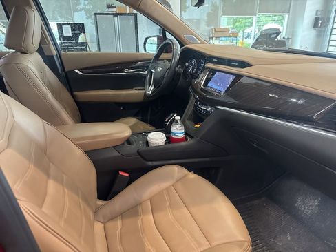 Used 2023 Cadillac XT6 Premium Luxury w/ Platinum Package AWD/4WD image 9