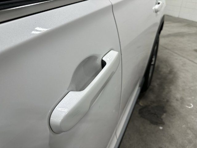 Used 2025 Honda Pilot EX-L image 11