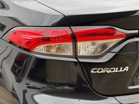 Used 2025 Toyota Corolla LE FWD image 6