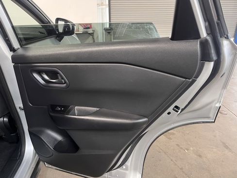 Used 2024 Nissan Rogue S image 15