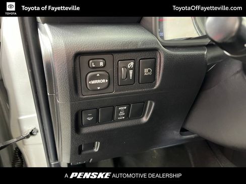 Used 2020 Toyota 4Runner SR5 AWD/4WD image 29