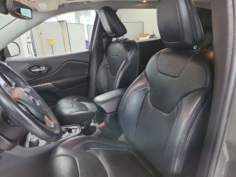 Used 2019 Jeep Cherokee Limited w/ Luxury Group image 33