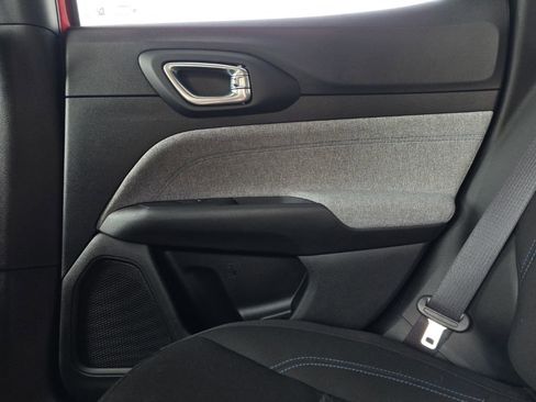 Used 2025 Jeep Compass Sport image 11