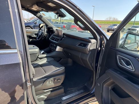 Used 2023 Chevrolet Suburban Premier image 15