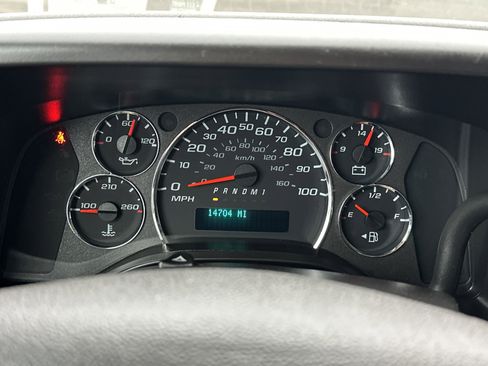 Used 2024 Chevrolet Express 2500 Work Van w/ Driver Convenience Package image 17