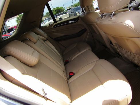 Used 2013 Mercedes-Benz ML 350 4MATIC image 6