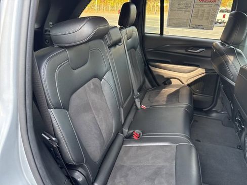 Used 2024 Jeep Grand Cherokee Altitude image 26