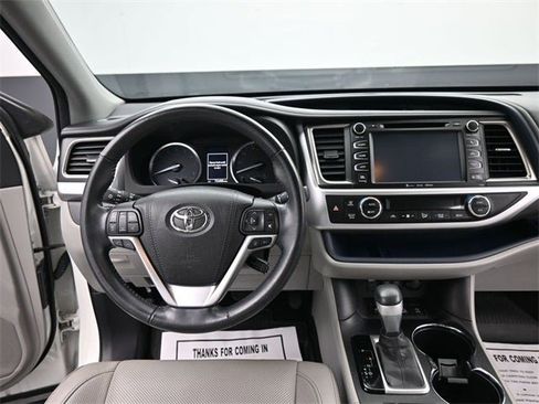 Used 2017 Toyota Highlander Limited image 22