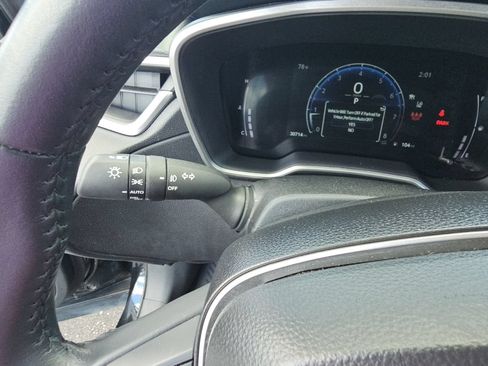 Used 2025 Toyota Corolla Cross XLE AWD/4WD image 14