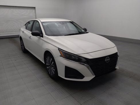 Used 2025 Nissan Altima 2.5 SV FWD image 13
