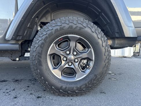 Used 2020 Jeep Gladiator Rubicon w/ Trailer Tow Package image 3