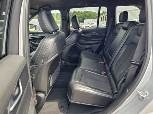 Used 2024 Jeep Grand Cherokee Altitude RWD image 63