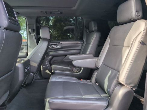 Used 2021 Chevrolet Suburban Z71 w/ Z71 Signature Package AWD/4WD image 40