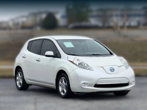 Used 2015 Nissan Leaf SV image 1