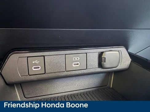 Used 2024 Toyota Prius XLE AWD/4WD image 30