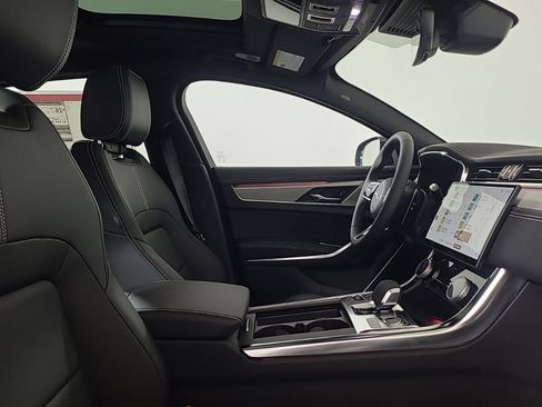 Used 2024 Jaguar XF R-Dynamic SE image 9