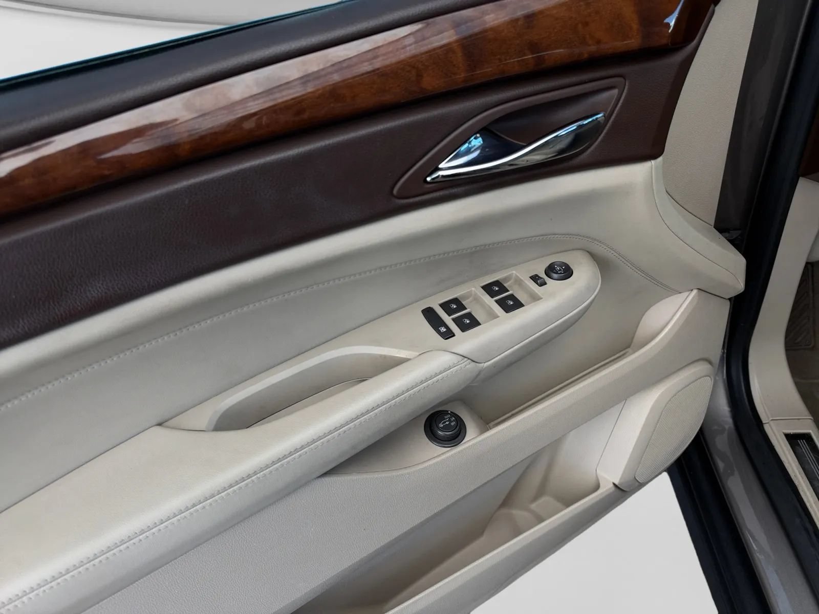 Used 2011 Cadillac SRX Luxury FWD image 10