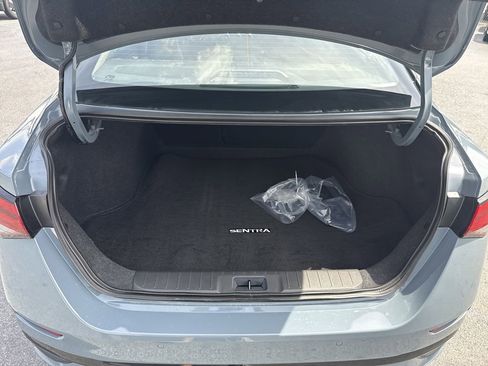 New 2025 Nissan Sentra SR FWD image 19