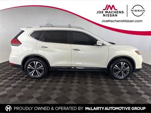 Used 2017 Nissan Rogue SL image 4