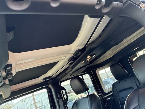 Used 2022 Jeep Wrangler Unlimited Sahara image 22