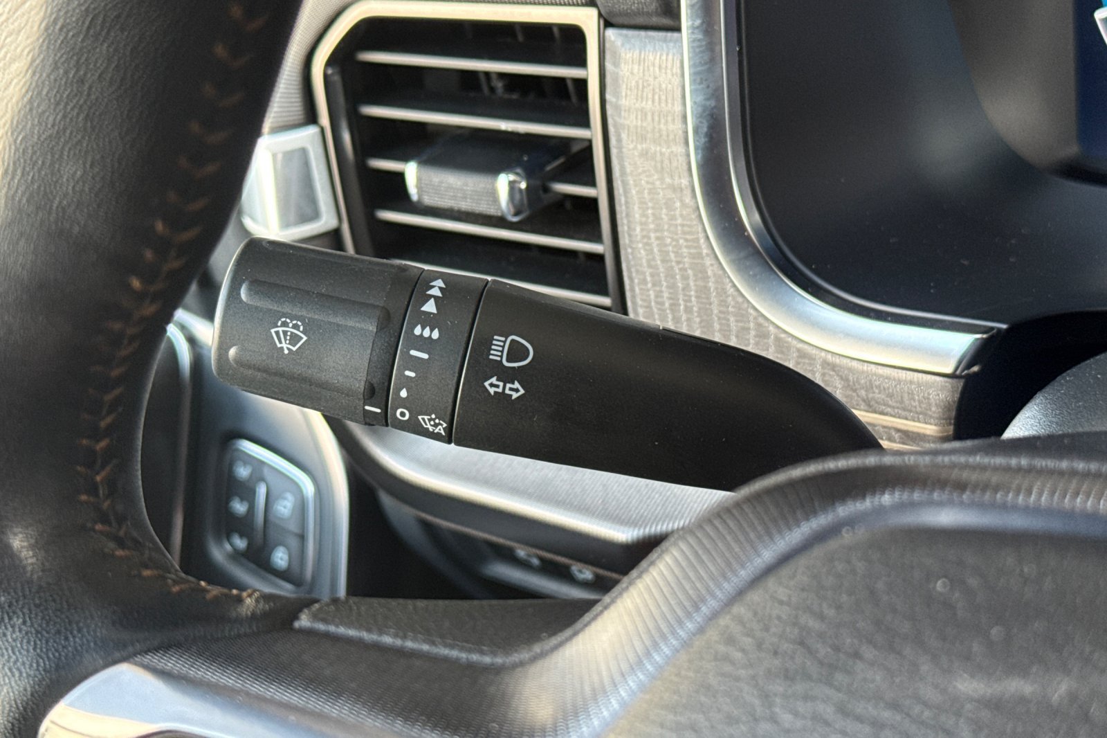 Used 2023 Ford F150 Platinum AWD/4WD image 35