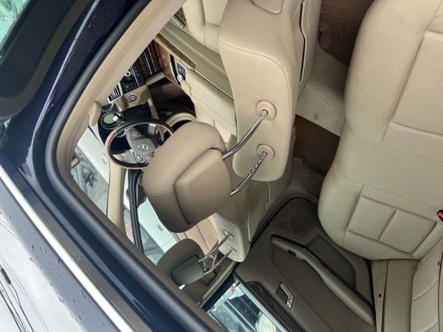 Used 2011 Mercedes-Benz E 350 4MATIC Sedan image 21