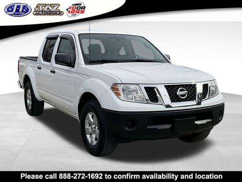 Used 2011 Nissan Frontier SV image 1