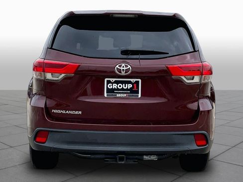 Used 2018 Toyota Highlander LE FWD image 5